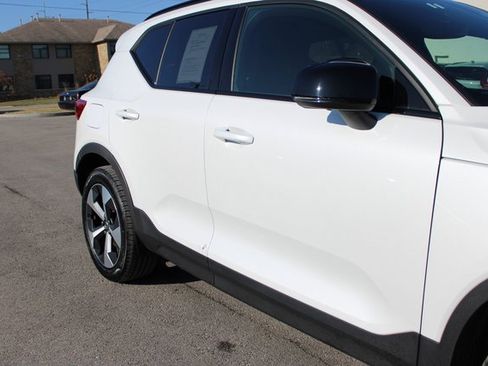 Used 2025 Volvo XC40 B5 Plus image 50