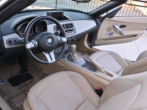 Used 2004 BMW Z4 3.0i RWD image 10