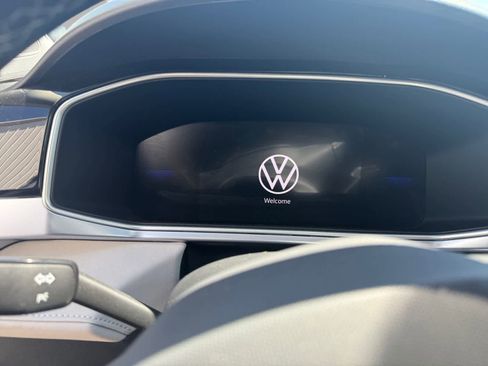 Used 2025 Volkswagen Taos SE FWD image 14