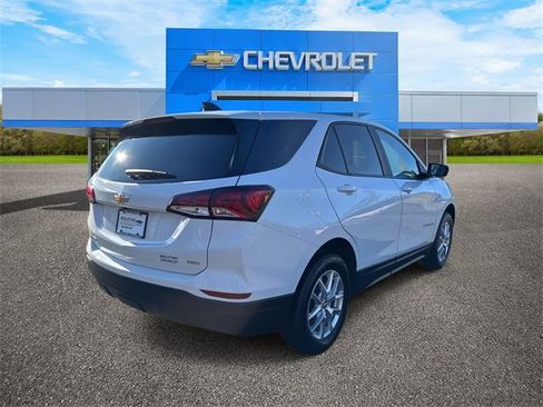 Used 2022 Chevrolet Equinox LS w/ LS Convenience Package image 6