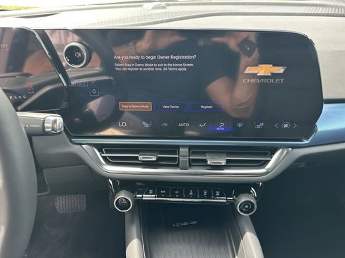 New 2026 Chevrolet Equinox EV LT AWD/4WD image 17