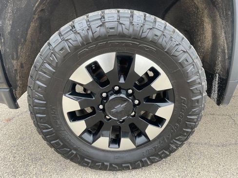 Used 2020 Chevrolet Silverado 2500 Custom w/ Custom Value Package image 10