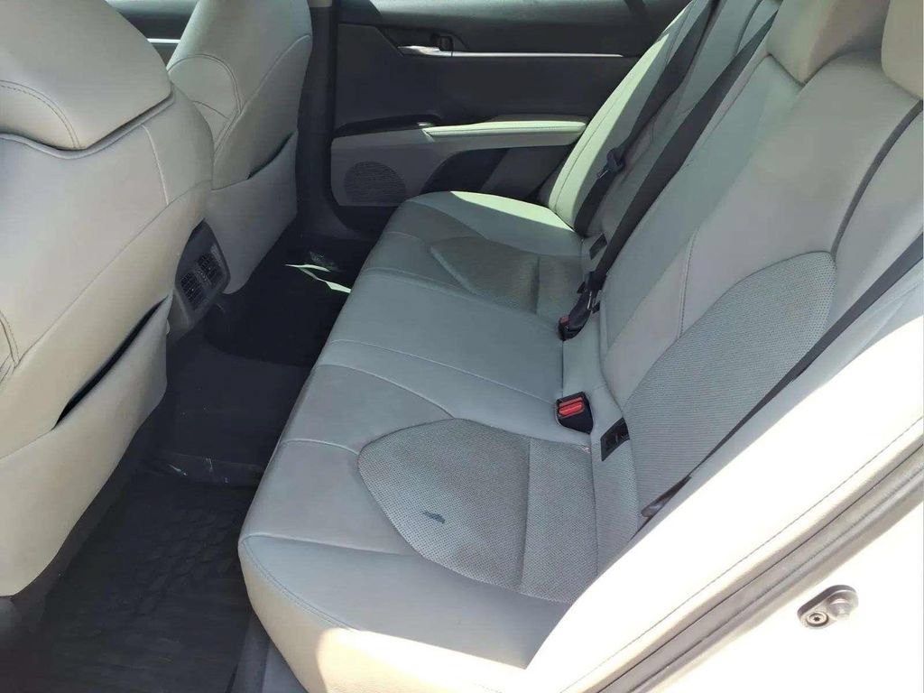 Used 2022 Toyota Camry XLE FWD image 13