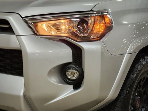 Used 2022 Toyota 4Runner SR5 Premium image 14