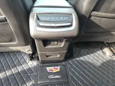 Used 2022 Cadillac XT6 Premium Luxury image 27