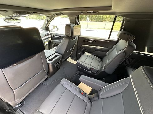 New 2026 Chevrolet Suburban Premier image 21