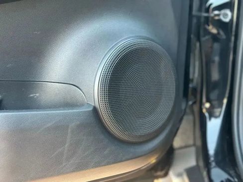 Used 2020 Nissan Kicks S image 21