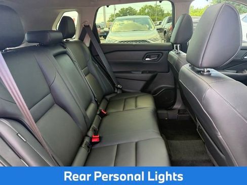 Used 2025 Nissan Rogue SL w/ Tech Package image 18