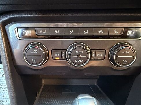 Used 2020 Volkswagen Tiguan SEL image 15