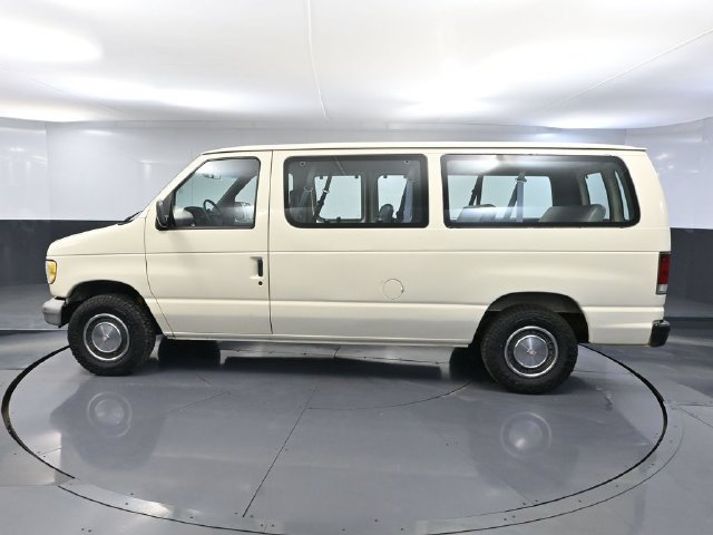 Used 1995 Ford E-150 and Econoline 150 Club Wagon RWD image 6