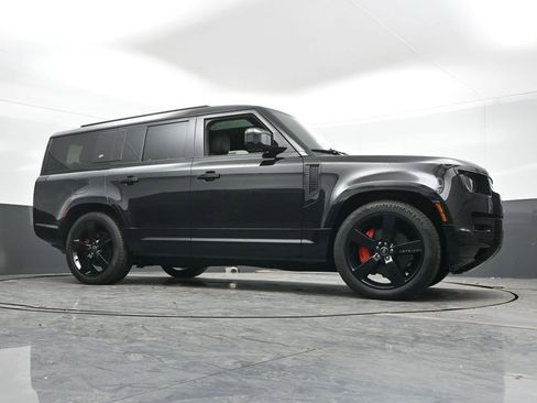 Used 2024 Land Rover Defender 130 X-Dynamic SE image 46