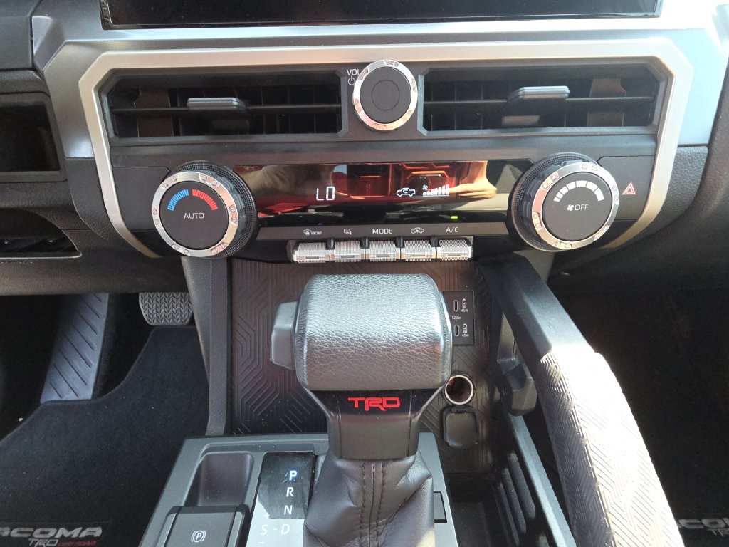 Used 2025 Toyota Tacoma TRD Off-Road AWD/4WD image 25
