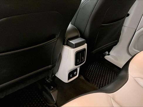 Used 2019 Jeep Compass Latitude w/ Popular Equipment Group AWD/4WD image 10
