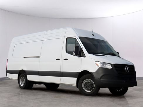 Used 2024 Mercedes-Benz Sprinter 3500 image 1