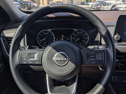 Used 2023 Nissan Rogue S AWD/4WD image 18