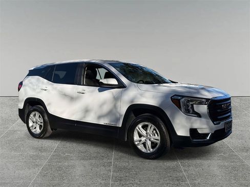 Used 2024 GMC Terrain SLE image 9