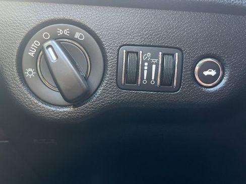 Used 2020 Dodge Charger SXT w/ Leather Interior Group image 38