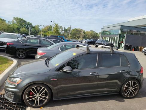 Used 2017 Volkswagen GTI SE FWD image 5