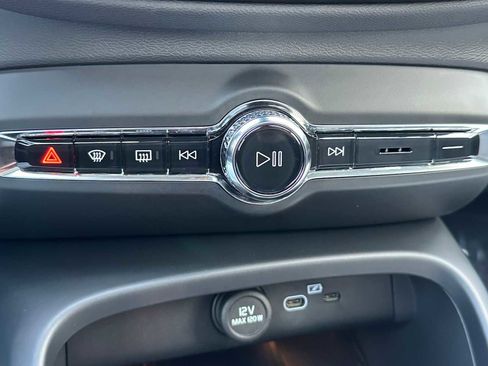 Used 2025 Volvo XC40 B5 Ultra w/ Climate Package image 29