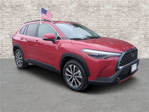 Used 2023 Toyota Corolla Cross XLE image 1