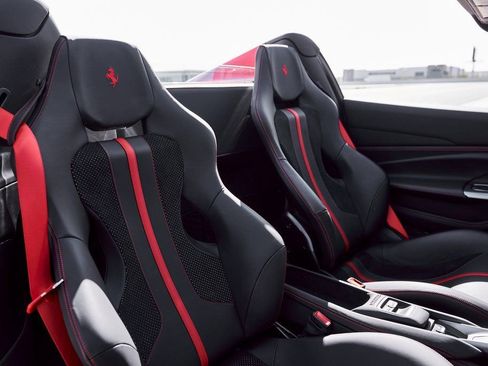 Used 2022 Ferrari F8 Tributo image 49