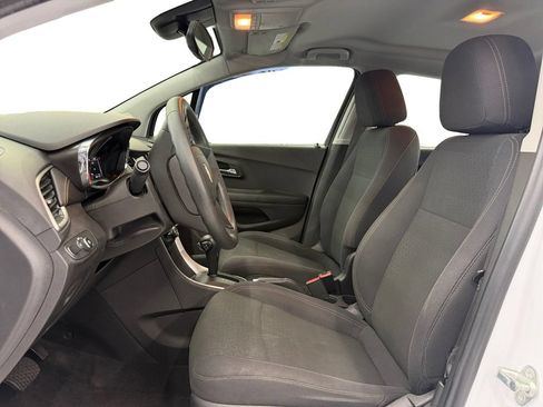 Used 2020 Chevrolet Trax LS FWD image 10
