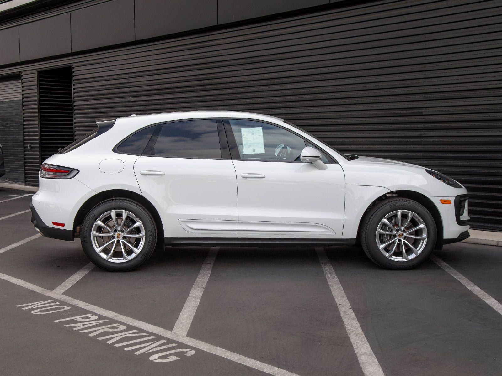 Certified 2026 Porsche Macan AWD/4WD image 8