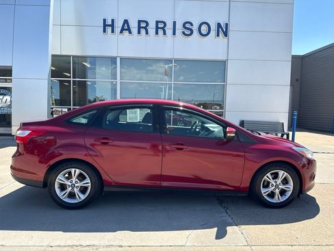 Used 2014 Ford Focus SE w/ SE Winter Package FWD image 4