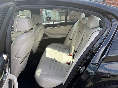 Used 2019 BMW M550i xDrive image 23