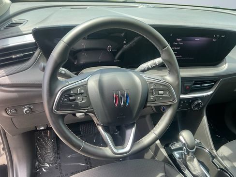 Used 2025 Buick Encore GX Preferred AWD/4WD image 13