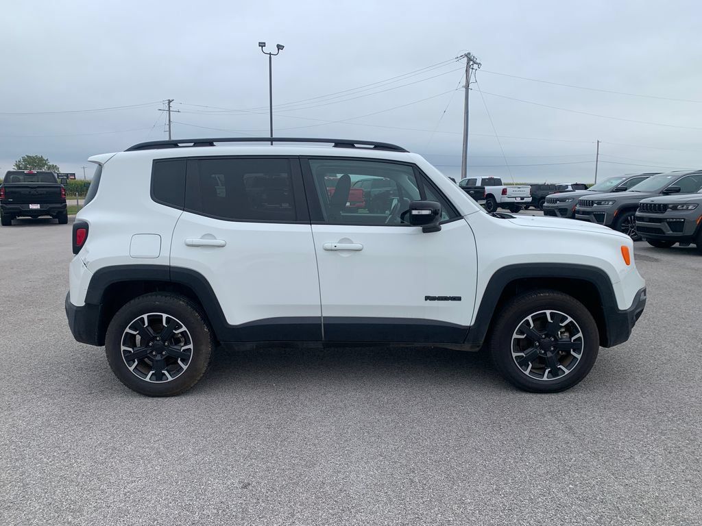 Used 2023 Jeep Renegade Latitude AWD/4WD image 11