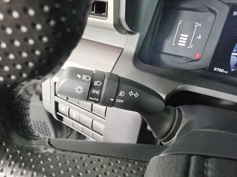 Certified 2025 Toyota Tacoma SR5 AWD/4WD image 18