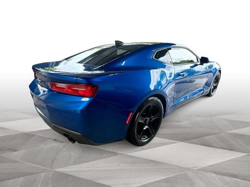 Used 2018 Chevrolet Camaro LT RWD image 8