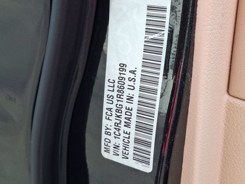 Used 2024 Jeep Grand Cherokee L Limited AWD/4WD image 36