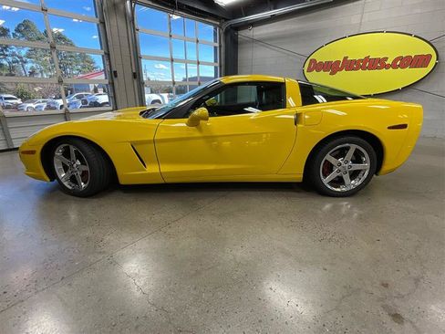 Used 2007 Chevrolet Corvette Coupe w/ Performance Package image 2