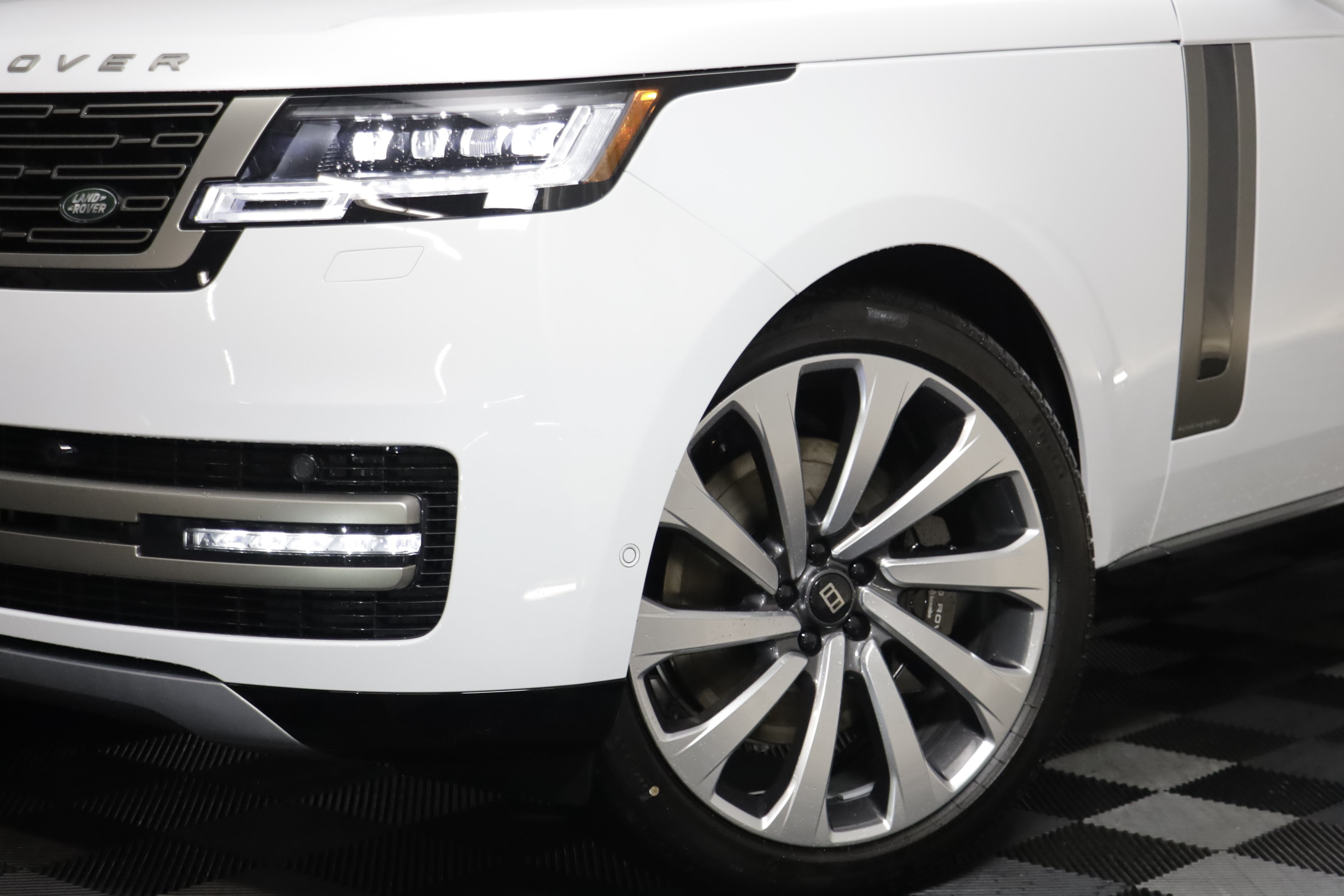 New 2027 Land Rover Range Rover Long Wheelbase Autobiography AWD/4WD image 4