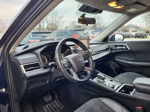 Used 2023 Mitsubishi Outlander SE image 7