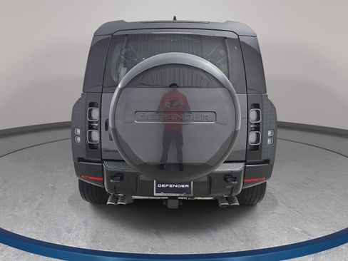 Certified 2025 Land Rover Defender 110 V8 image 6