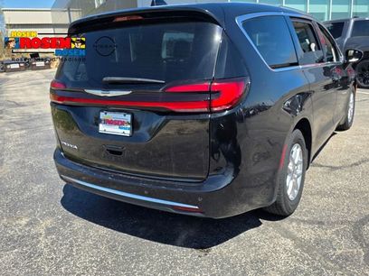 Used 2024 Chrysler Pacifica Touring-L