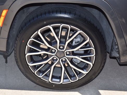 Used 2023 Jeep Grand Cherokee L Summit AWD/4WD image 40