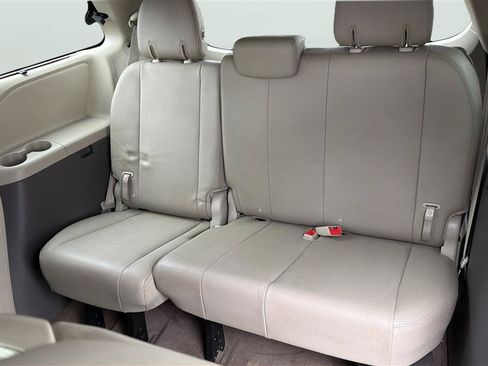 Used 2017 Toyota Sienna XLE w/ XLE Navigation Package FWD image 20