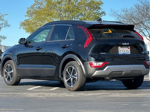 Certified 2025 Kia Niro EX w/ EX Cold Weather Package image 7