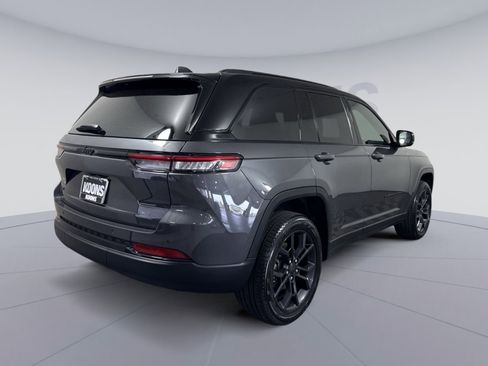Used 2025 Jeep Grand Cherokee Limited w/ Trailer Tow Package AWD/4WD image 7