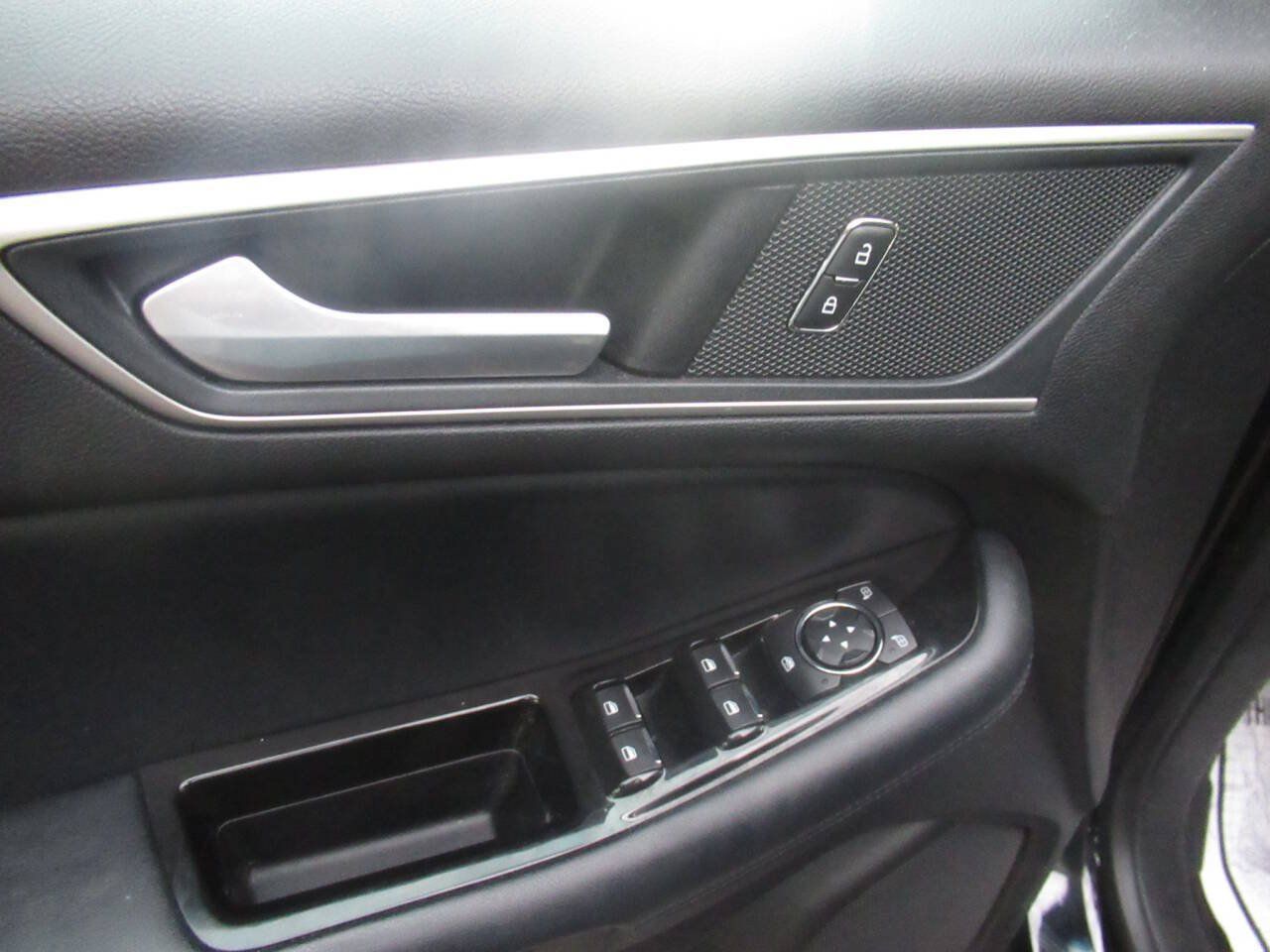 Used 2018 Ford Edge SEL w/ Equipment Group 201A AWD/4WD image 17