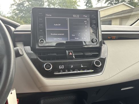 Used 2022 Toyota Corolla LE FWD image 19