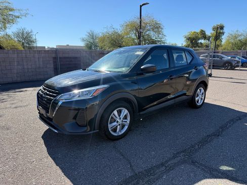 Used 2022 Nissan Kicks S image 1