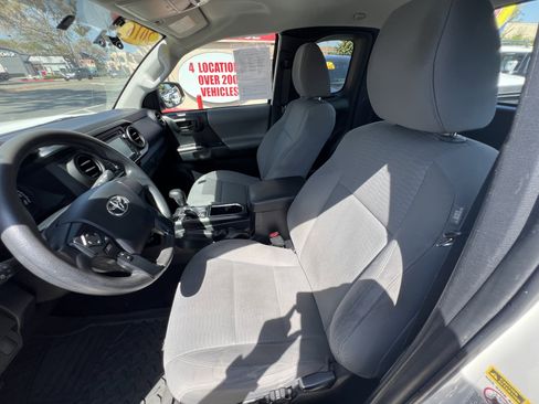 Used 2016 Toyota Tacoma SR image 13