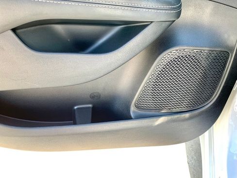 Used 2025 Chrysler Pacifica Limited FWD image 13