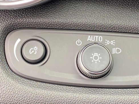 New 2026 Chevrolet Trax LT image 18