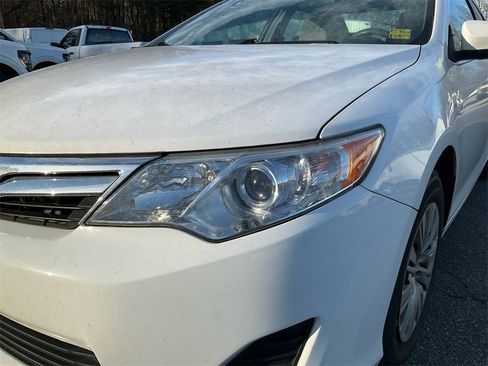 Used 2013 Toyota Camry LE image 9